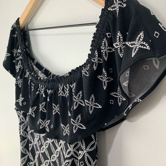 White House Black Market Off Shoulder Dress - Picture 4 of 8